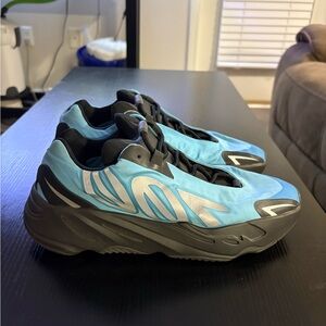 Adidas Yeezy Boost 700 MNVN